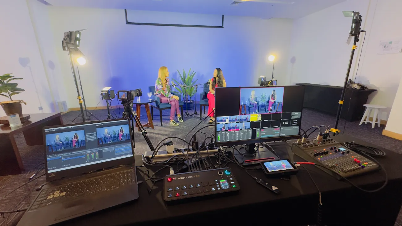 Equipo audiovisual trabajando