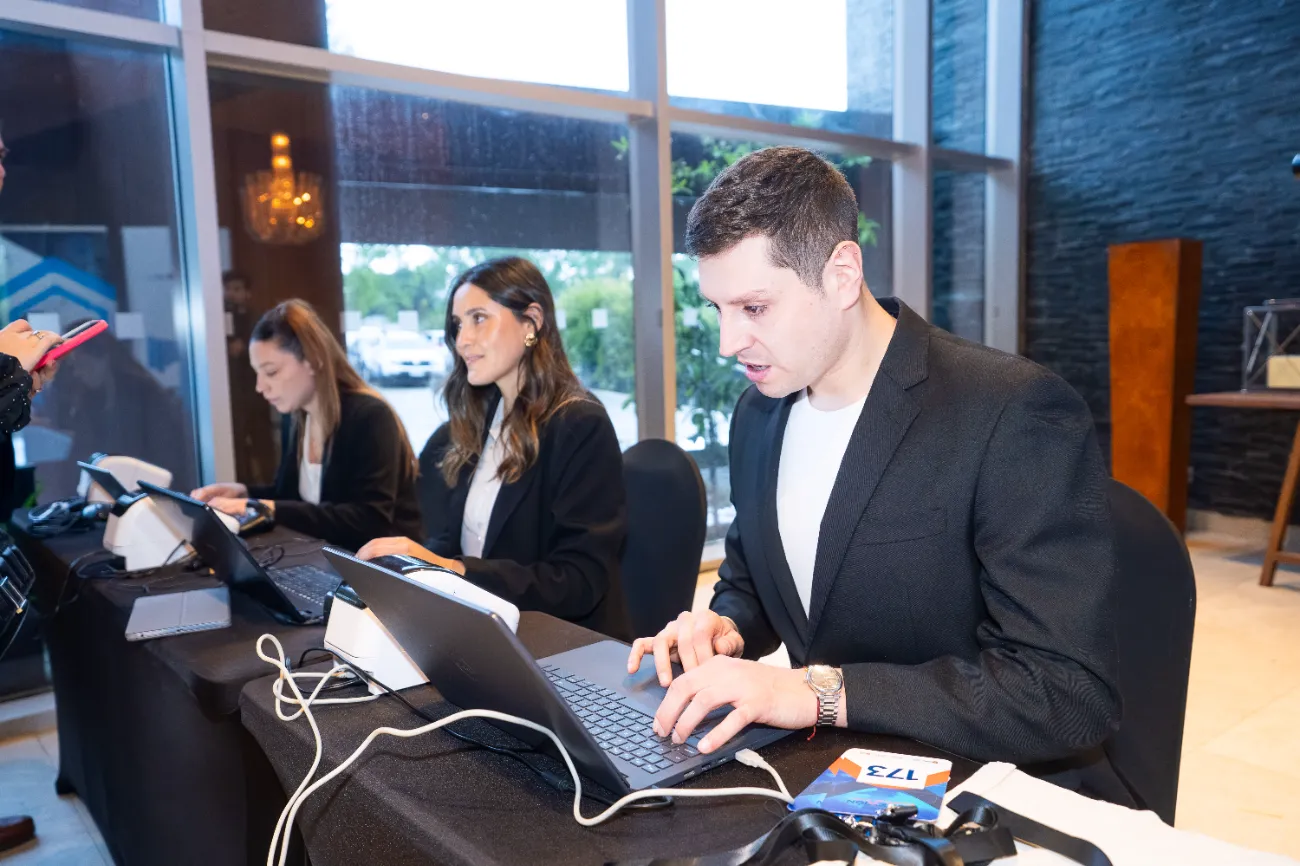 Equipo audiovisual trabajando